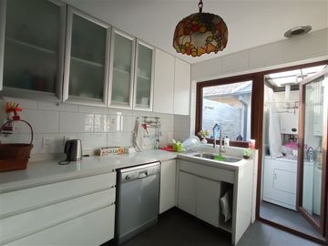 Casa en Venta en Departamento 4 dormitorios, 4 estacionamiento Latadia/Manquehue