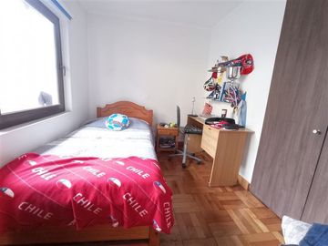 Casa en Venta en Departamento 4 dormitorios, 4 estacionamiento Latadia/Manquehue