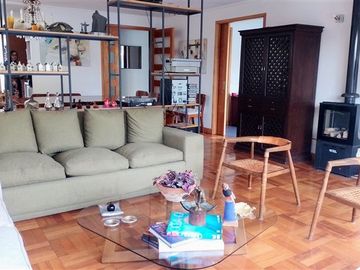 Casa en Venta en Departamento 4 dormitorios, 4 estacionamiento Latadia/Manquehue