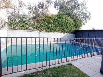 Casa en Venta en Departamento 4 dormitorios, 4 estacionamiento Latadia/Manquehue