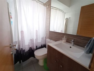 Casa en Venta en Departamento 4 dormitorios, 4 estacionamiento Latadia/Manquehue