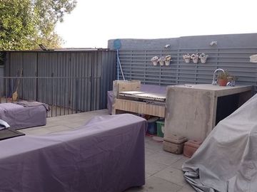 Casa en Venta en Departamento 4 dormitorios, 4 estacionamiento Latadia/Manquehue