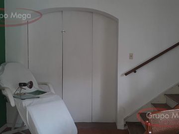 CASA ESTILO COLONIAL   C/COCHERA/