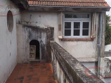 CASA ESTILO COLONIAL   C/COCHERA/