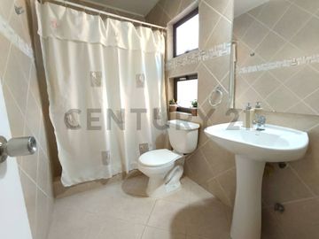 Se Vende casa con amplio terreno, Rojas Magallanes, La Florida