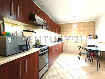 Se Vende casa con amplio terreno, Rojas Magallanes, La Florida