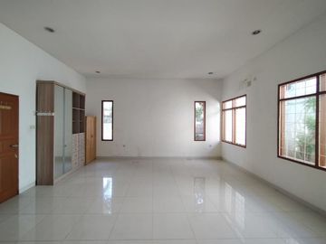 Modern Single House di Kemang dg Privat Pool & Taman Kondisi Unfurnished HSE-A0587