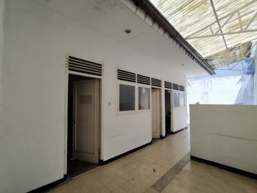 Modern Single House di Kemang dg Privat Pool & Taman Kondisi Unfurnished HSE-A0587