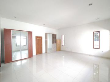 Modern Single House di Kemang dg Privat Pool & Taman Kondisi Unfurnished HSE-A0587