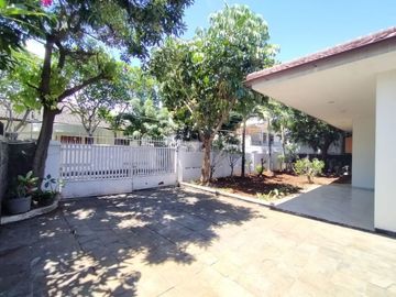Modern Single House di Kemang dg Privat Pool & Taman Kondisi Unfurnished HSE-A0587