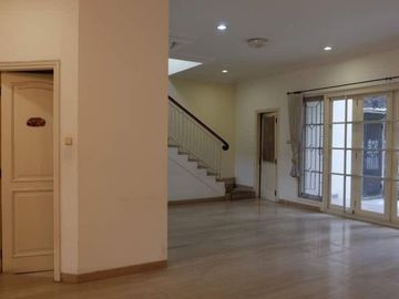 INFO - Dijual CEPAT Rumah Mewah 2LT Bagus Modern di Brawijaya,Kb.Baru, LOKASI FAVORIT