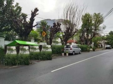 Rumah Mewah Hoek Pinggir Jalan Tebet