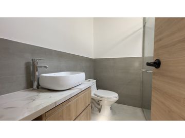 EN VENTA CASA MODERNA A ESTRENAR EN MANTA, SECTOR NORTE