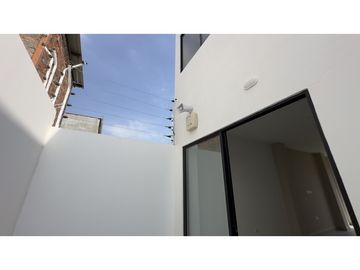 EN VENTA CASA MODERNA A ESTRENAR EN MANTA, SECTOR NORTE