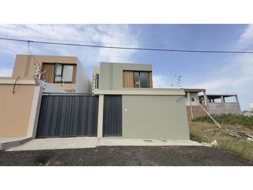 EN VENTA CASA MODERNA A ESTRENAR EN MANTA, SECTOR NORTE