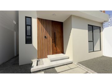 EN VENTA CASA MODERNA A ESTRENAR EN MANTA, SECTOR NORTE