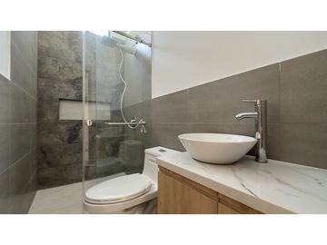 EN VENTA CASA MODERNA A ESTRENAR EN MANTA, SECTOR NORTE