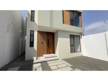 EN VENTA CASA MODERNA A ESTRENAR EN MANTA, SECTOR NORTE
