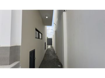 EN VENTA CASA MODERNA A ESTRENAR EN MANTA, SECTOR NORTE