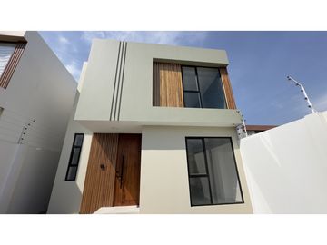 EN VENTA CASA MODERNA A ESTRENAR EN MANTA, SECTOR NORTE