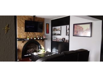 Chalet de 5 ambientes con cochera y parque. Zona Villa Gesell.
