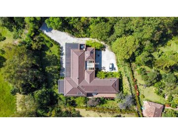 Espectacular casa campestre en Rionegro sector Llanogrande La Amalita
