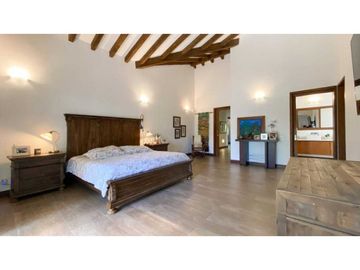 Espectacular casa campestre en Rionegro sector Llanogrande La Amalita