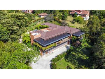 Espectacular casa campestre en Rionegro sector Llanogrande La Amalita