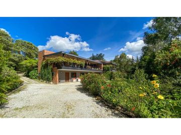Espectacular casa campestre en Rionegro sector Llanogrande La Amalita