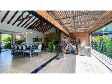 Espectacular casa campestre en Rionegro sector Llanogrande La Amalita