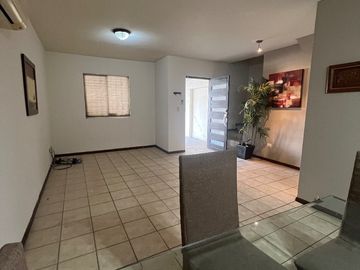 Venta Casa Amplia Bosques del Poniente