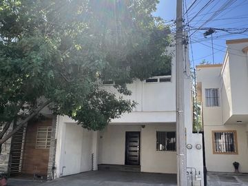 Venta Casa Amplia Bosques del Poniente