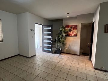Venta Casa Amplia Bosques del Poniente