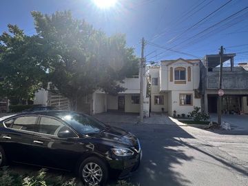 Venta Casa Amplia Bosques del Poniente