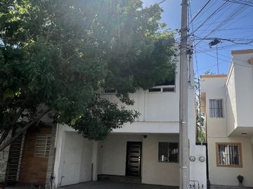 Venta Casa Amplia Bosques del Poniente