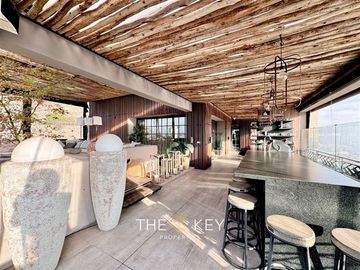 Depto Duplex-Penthouse en venta de 5 dorm. Vitacura