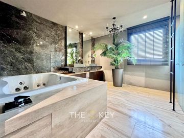 Depto Duplex-Penthouse en venta de 5 dorm. Vitacura