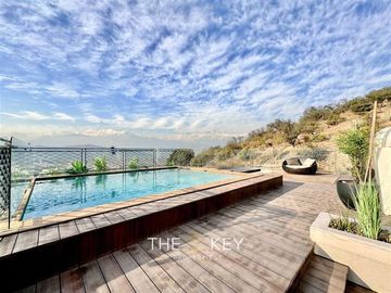 Depto Duplex-Penthouse en venta de 5 dorm. Vitacura