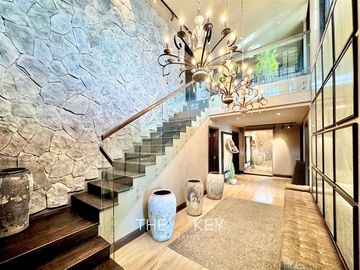 Depto Duplex-Penthouse en venta de 5 dorm. Vitacura