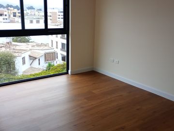 Exclusivos departamentos iluminados, con excelente ubicación en la Urb. Los Rosales, con vista a hermoso parque.
Financiado por el BCP.

ENTREGA MA