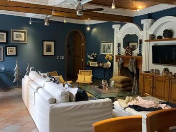 CASA EN VENTA EN LA COL. ACAPATZINGO CON 4 CASAS  PARA RENTAR,CUERNAVACA MOR.