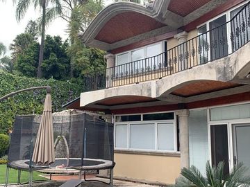 CASA EN VENTA EN LA COL. ACAPATZINGO CON 4 CASAS  PARA RENTAR,CUERNAVACA MOR.