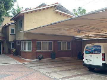 CASA EN VENTA EN LA COL. ACAPATZINGO CON 4 CASAS  PARA RENTAR,CUERNAVACA MOR.