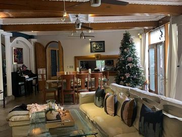 CASA EN VENTA EN LA COL. ACAPATZINGO CON 4 CASAS  PARA RENTAR,CUERNAVACA MOR.