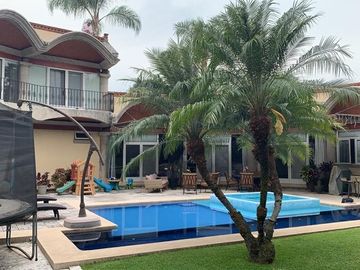 CASA EN VENTA EN LA COL. ACAPATZINGO CON 4 CASAS  PARA RENTAR,CUERNAVACA MOR.