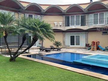 CASA EN VENTA EN LA COL. ACAPATZINGO CON 4 CASAS  PARA RENTAR,CUERNAVACA MOR.