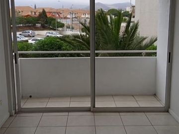 Departamento en Venta en El condominio se encuentra cercano a la playa de la herradura, la ruta 5 y una shell.