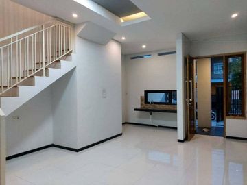 Rumah Baru 2,5 Lantai Rungkut Harapan Bonus AC, WaterHeater Harga 1Man