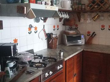 MUY BUENA UBICACIÓN - AMPLIO TERRENO - MUY BUEN CHALET APTO 2 FAMILIAS