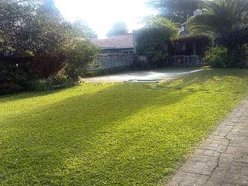 MUY BUENA UBICACIÓN - AMPLIO TERRENO - MUY BUEN CHALET APTO 2 FAMILIAS